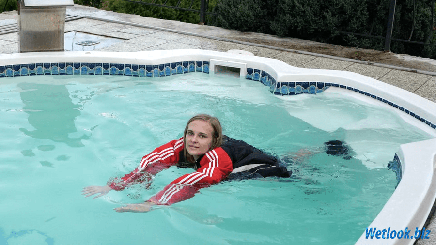 Dive into Adventure: Luda’s Brave Wetlook Swim in the Chilly Pool!